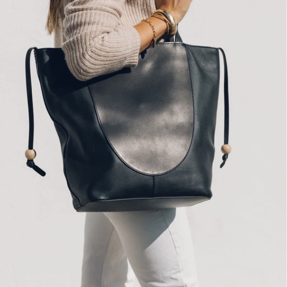 Soludos, Zoe Carryall